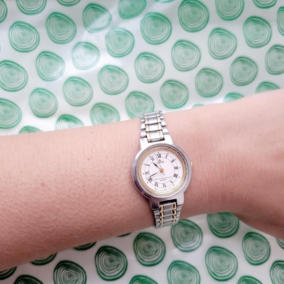 Vintage Lorus Classic Quartz Roman Numerals Watch - Picture 3 of 8